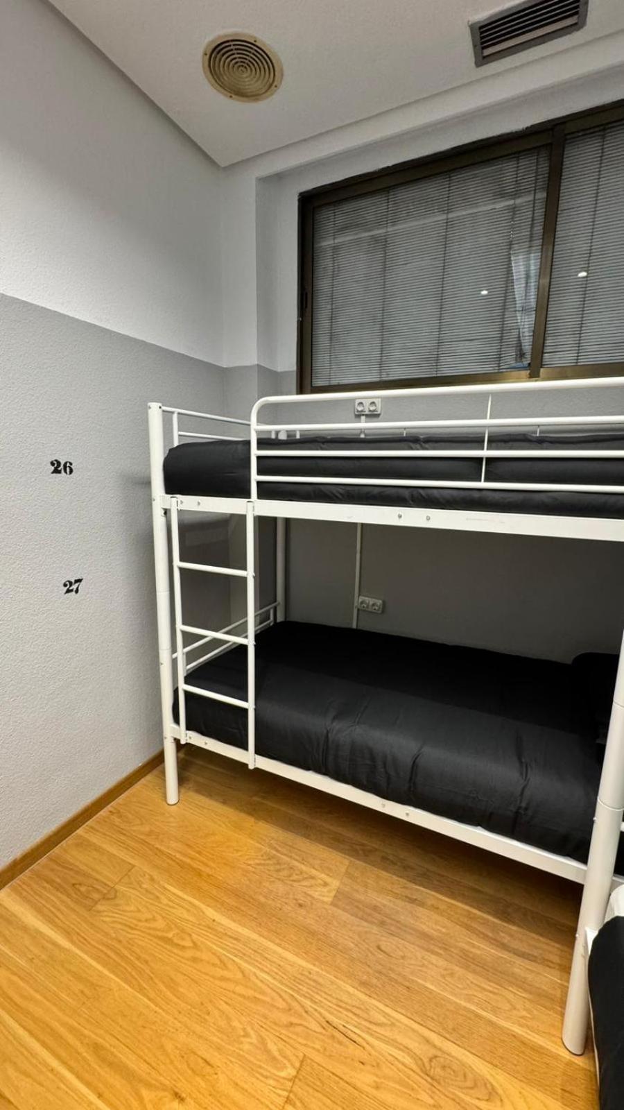 Hostel Puerta Del Angel Мадрид Екстер'єр фото